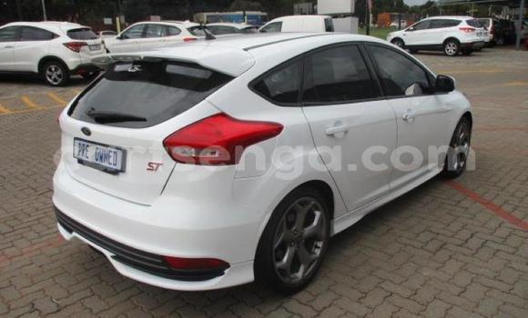 Nunua Ilio tumika Ford Fiesta White Gari ndani ya Bhunya nchini Manzini Nunua Ilio tumika Ford Fiesta White Gari ndani ya Bhunya nchini Manzini