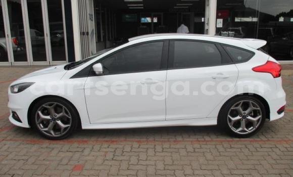 Nunua Ilio tumika Ford Fiesta White Gari ndani ya Bhunya nchini Manzini Nunua Ilio tumika Ford Fiesta White Gari ndani ya Bhunya nchini Manzini