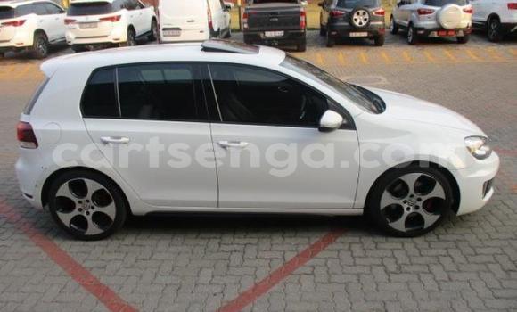 Nunua Ilio tumika Volkswagen Golf GTI White Gari ndani ya Bhunya nchini Manzini Nunua Ilio tumika Volkswagen Golf GTI White Gari ndani ya Bhunya nchini Manzini