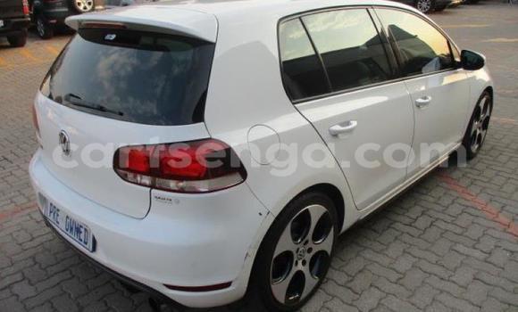 Nunua Ilio tumika Volkswagen Golf GTI White Gari ndani ya Bhunya nchini Manzini Nunua Ilio tumika Volkswagen Golf GTI White Gari ndani ya Bhunya nchini Manzini