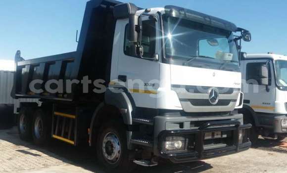 Buy Used Mercedes‒Benz 3331 White Truck in Mbabane in Manzini Buy Used Mercedes‒Benz 3331 White Truck in Mbabane in Manzini