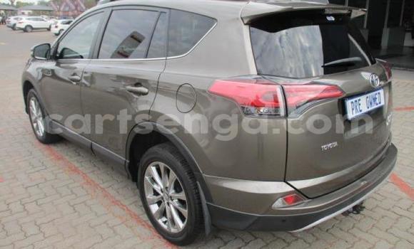 Nunua Ilio tumika Toyota RAV4 Silver Gari ndani ya Bhunya nchini Manzini Nunua Ilio tumika Toyota RAV4 Silver Gari ndani ya Bhunya nchini Manzini