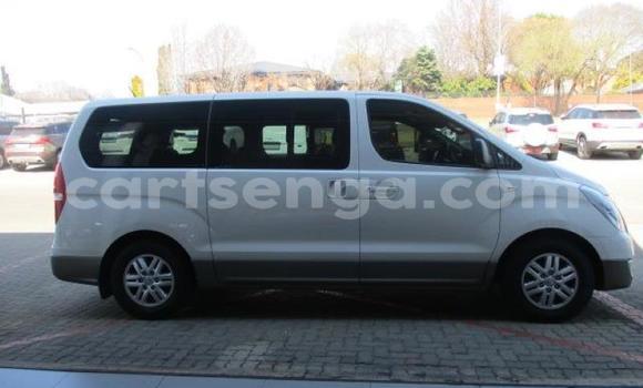 Buy Used Hyundai H1 White Car in Bhunya in Manzini Buy Used Hyundai H1 White Car in Bhunya in Manzini