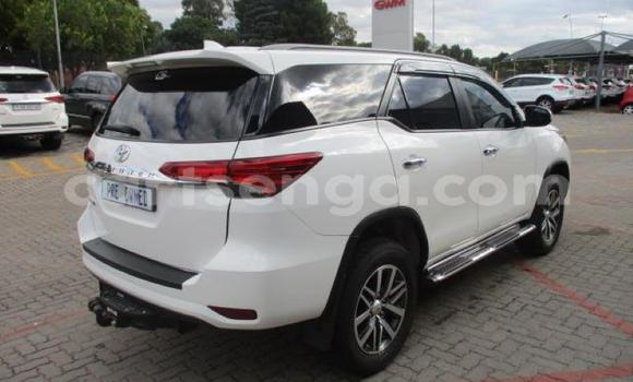 Nunua Ilio tumika Toyota Fortuner White Gari ndani ya Bhunya nchini Manzini Nunua Ilio tumika Toyota Fortuner White Gari ndani ya Bhunya nchini Manzini