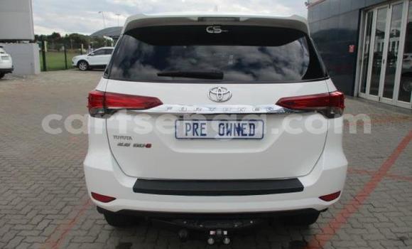 Nunua Ilio tumika Toyota Fortuner White Gari ndani ya Bhunya nchini Manzini Nunua Ilio tumika Toyota Fortuner White Gari ndani ya Bhunya nchini Manzini