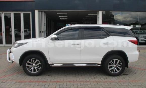 Nunua Ilio tumika Toyota Fortuner White Gari ndani ya Bhunya nchini Manzini Nunua Ilio tumika Toyota Fortuner White Gari ndani ya Bhunya nchini Manzini