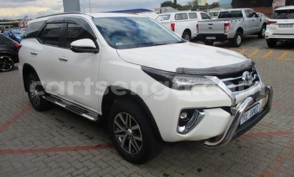 Nunua Ilio tumika Toyota Fortuner White Gari ndani ya Bhunya nchini Manzini Nunua Ilio tumika Toyota Fortuner White Gari ndani ya Bhunya nchini Manzini