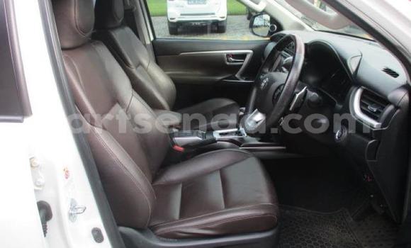 Nunua Ilio tumika Toyota Fortuner White Gari ndani ya Bhunya nchini Manzini Nunua Ilio tumika Toyota Fortuner White Gari ndani ya Bhunya nchini Manzini
