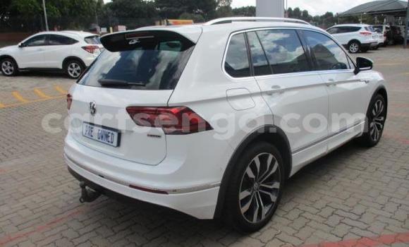 Nunua Ilio tumika Volkswagen Tiguan White Gari ndani ya Bhunya nchini Manzini Nunua Ilio tumika Volkswagen Tiguan White Gari ndani ya Bhunya nchini Manzini