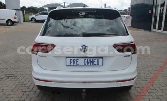 Nunua Ilio tumika Volkswagen Tiguan White Gari ndani ya Bhunya nchini Manzini Nunua Ilio tumika Volkswagen Tiguan White Gari ndani ya Bhunya nchini Manzini