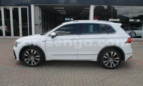 Nunua Ilio tumika Volkswagen Tiguan White Gari ndani ya Bhunya nchini Manzini Nunua Ilio tumika Volkswagen Tiguan White Gari ndani ya Bhunya nchini Manzini