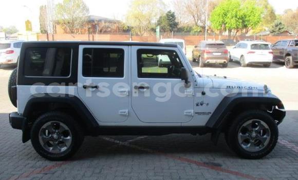 Acheter Occasion Voiture Jeep Cherokee Blanc à Bhunya, Manzini Acheter Occasion Voiture Jeep Cherokee Blanc à Bhunya, Manzini