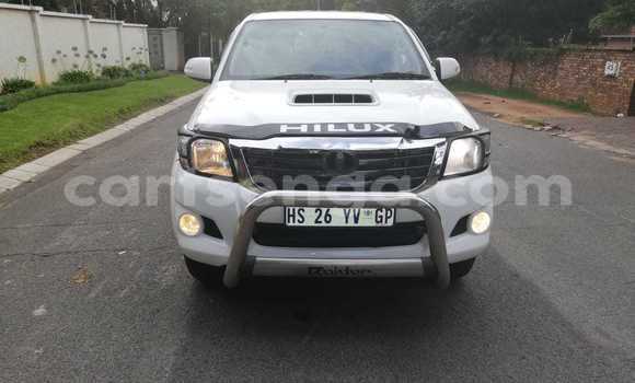 Nunua Ilio tumika Toyota Hilux White Gari ndani ya Mbabane nchini Manzini Nunua Ilio tumika Toyota Hilux White Gari ndani ya Mbabane nchini Manzini