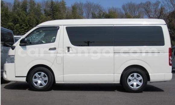 Buy Used Toyota Hiace White Car in Big Bend in Lubombo Buy Used Toyota Hiace White Car in Big Bend in Lubombo