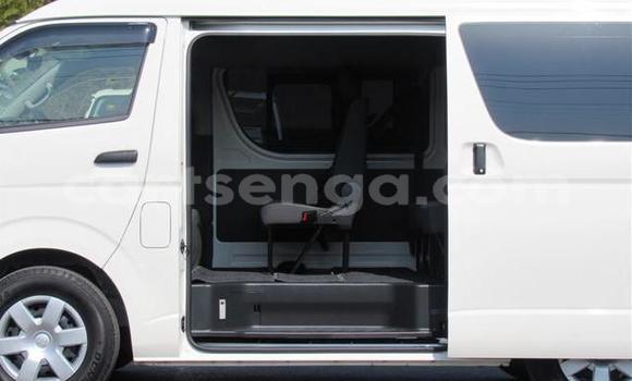 Buy Used Toyota Hiace White Car in Big Bend in Lubombo Buy Used Toyota Hiace White Car in Big Bend in Lubombo