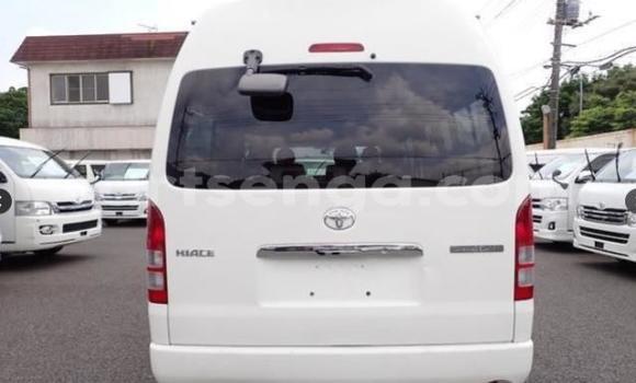Buy Used Toyota Hiace White Car in Ezulwini in Hhohho Buy Used Toyota Hiace White Car in Ezulwini in Hhohho