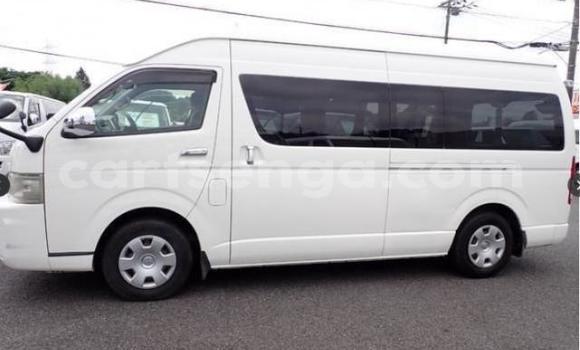 Buy Used Toyota Hiace White Car in Ezulwini in Hhohho Buy Used Toyota Hiace White Car in Ezulwini in Hhohho