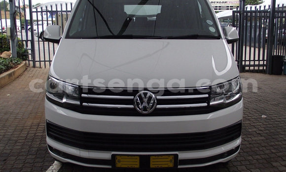 Buy Used Volkswagen Caravelle White Car in Mbabane in Manzini Buy Used Volkswagen Caravelle White Car in Mbabane in Manzini