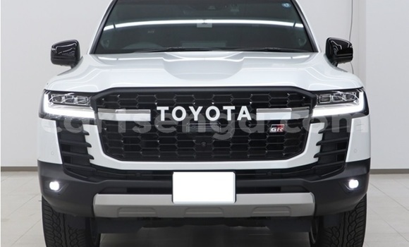 Buy Used Toyota Land Cruiser White Car in Big Bend in Lubombo Buy Used Toyota Land Cruiser White Car in Big Bend in Lubombo