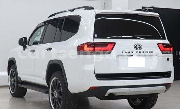 Buy Used Toyota Land Cruiser White Car in Big Bend in Lubombo Buy Used Toyota Land Cruiser White Car in Big Bend in Lubombo