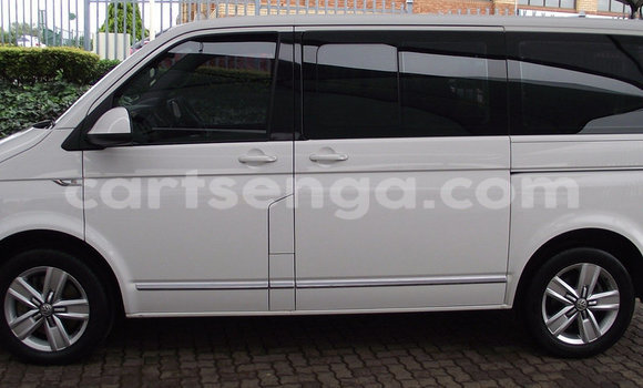 Buy Used Volkswagen Caravelle White Car in Mbabane in Manzini Buy Used Volkswagen Caravelle White Car in Mbabane in Manzini