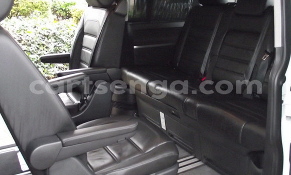 Buy Used Volkswagen Caravelle White Car in Mbabane in Manzini Buy Used Volkswagen Caravelle White Car in Mbabane in Manzini