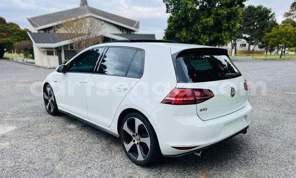 Nunua Ilio tumika Volkswagen Golf GTI White Gari ndani ya Mbabane nchini Manzini Nunua Ilio tumika Volkswagen Golf GTI White Gari ndani ya Mbabane nchini Manzini