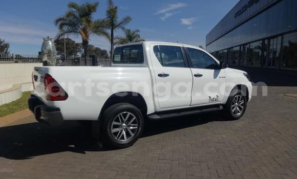 Nunua Ilio tumika Toyota Hilux White Gari ndani ya Mbabane nchini Manzini Nunua Ilio tumika Toyota Hilux White Gari ndani ya Mbabane nchini Manzini