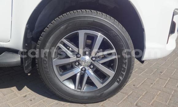 Nunua Ilio tumika Toyota Hilux White Gari ndani ya Mbabane nchini Manzini Nunua Ilio tumika Toyota Hilux White Gari ndani ya Mbabane nchini Manzini