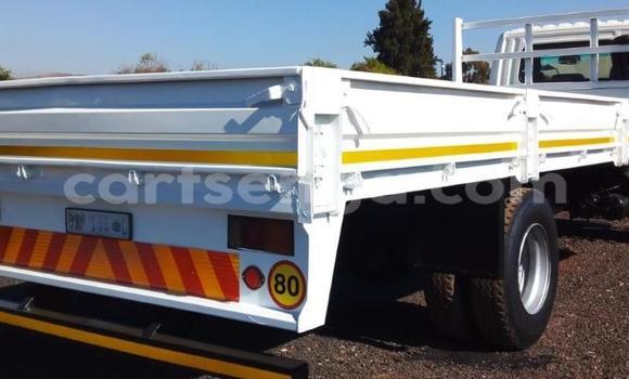 Nunua Ilio tumika Mitsubishi Van White Lori ndani ya Ezulwini nchini Hhohho Nunua Ilio tumika Mitsubishi Van White Lori ndani ya Ezulwini nchini Hhohho