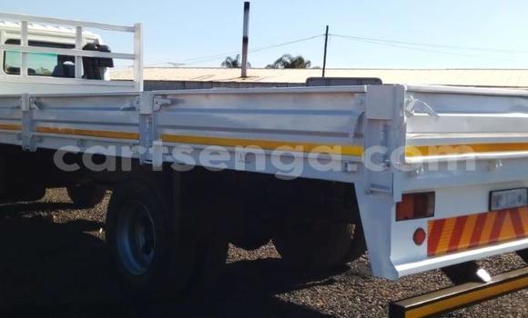 Nunua Ilio tumika Mitsubishi Van White Lori ndani ya Ezulwini nchini Hhohho Nunua Ilio tumika Mitsubishi Van White Lori ndani ya Ezulwini nchini Hhohho