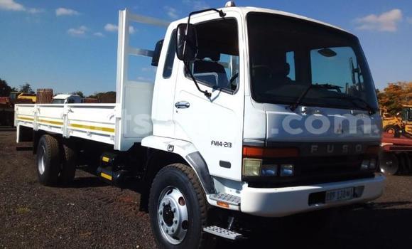 Nunua Ilio tumika Mitsubishi Van White Lori ndani ya Ezulwini nchini Hhohho Nunua Ilio tumika Mitsubishi Van White Lori ndani ya Ezulwini nchini Hhohho