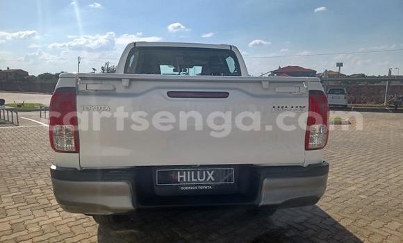 Nunua Ilio tumika Toyota Hilux White Gari ndani ya Mbabane nchini Manzini Nunua Ilio tumika Toyota Hilux White Gari ndani ya Mbabane nchini Manzini