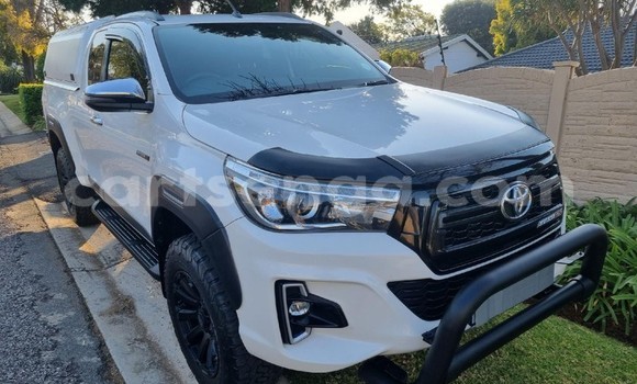Nunua Ilio tumika Toyota Hilux White Gari ndani ya Manzini nchini Manzini Nunua Ilio tumika Toyota Hilux White Gari ndani ya Manzini nchini Manzini