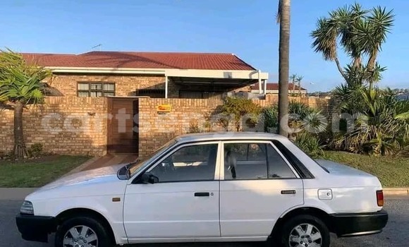 Acheter Occasion Voiture Mazda 323 Blanc à Mbabane, Manzini Acheter Occasion Voiture Mazda 323 Blanc à Mbabane, Manzini