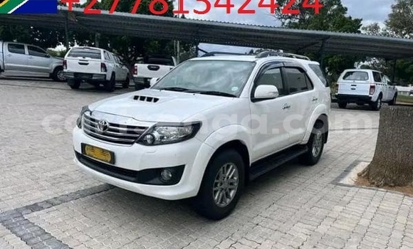 Buy Used Toyota Fortuner White Car in Manzini in Manzini