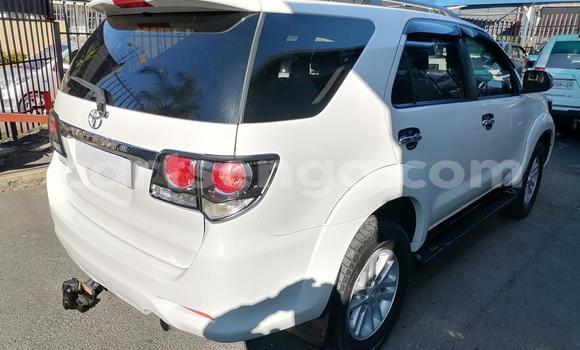 Acheter Occasion Voiture Toyota Fortuner Blanc à Bulembu, Hhohho Acheter Occasion Voiture Toyota Fortuner Blanc à Bulembu, Hhohho