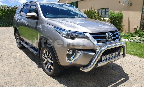 Acheter Occasion Voiture Toyota Fortuner Gris à Ezulwini, Hhohho