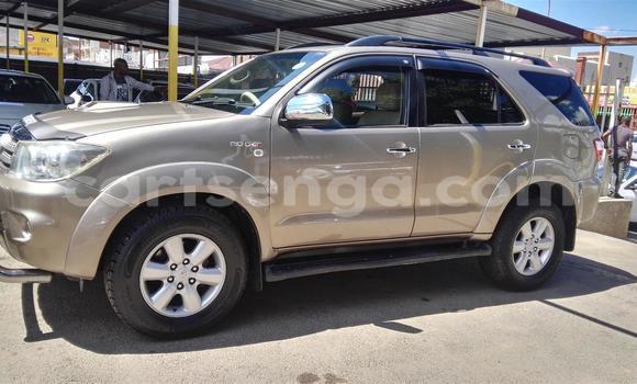Buy Used Toyota Fortuner Silver Car in Bulembu in Hhohho Buy Used Toyota Fortuner Silver Car in Bulembu in Hhohho