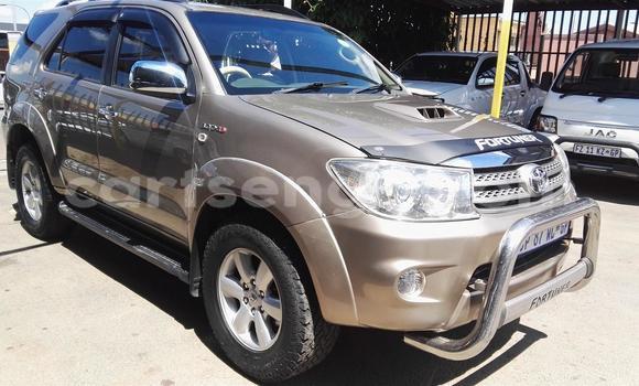 Acheter Occasion Voiture Toyota Fortuner Gris à Bulembu, Hhohho Acheter Occasion Voiture Toyota Fortuner Gris à Bulembu, Hhohho