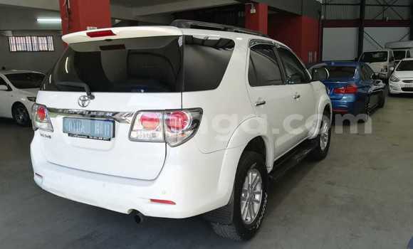 Nunua Ilio tumika Toyota Fortuner White Gari ndani ya Bulembu nchini Hhohho Nunua Ilio tumika Toyota Fortuner White Gari ndani ya Bulembu nchini Hhohho