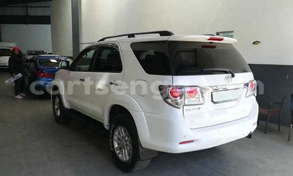 Nunua Ilio tumika Toyota Fortuner White Gari ndani ya Bulembu nchini Hhohho Nunua Ilio tumika Toyota Fortuner White Gari ndani ya Bulembu nchini Hhohho