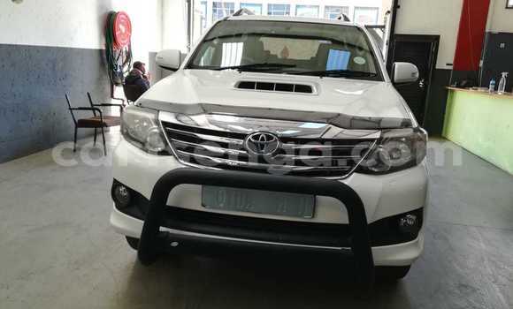 Nunua Ilio tumika Toyota Fortuner White Gari ndani ya Bulembu nchini Hhohho Nunua Ilio tumika Toyota Fortuner White Gari ndani ya Bulembu nchini Hhohho