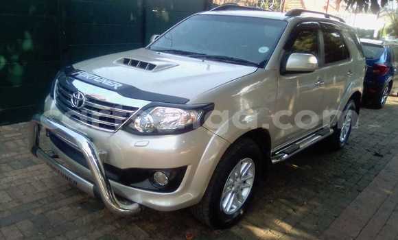 Acheter Occasion Voiture Toyota Fortuner Gris à Bulembu, Hhohho Acheter Occasion Voiture Toyota Fortuner Gris à Bulembu, Hhohho