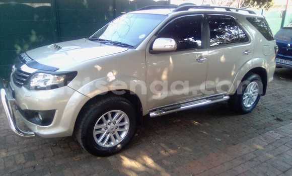 Acheter Occasion Voiture Toyota Fortuner Gris à Bulembu, Hhohho Acheter Occasion Voiture Toyota Fortuner Gris à Bulembu, Hhohho