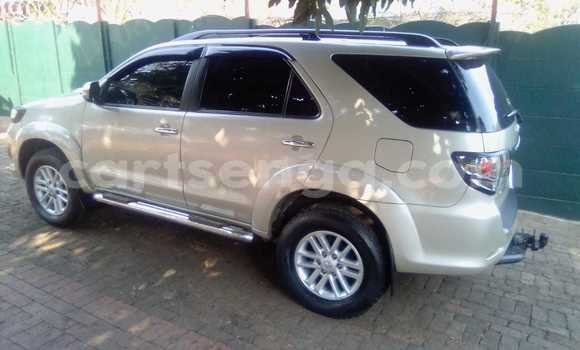 Acheter Occasion Voiture Toyota Fortuner Gris à Bulembu, Hhohho Acheter Occasion Voiture Toyota Fortuner Gris à Bulembu, Hhohho
