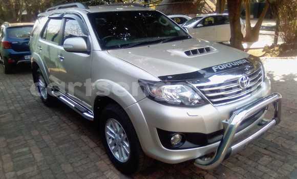 Acheter Occasion Voiture Toyota Fortuner Gris à Bulembu, Hhohho Acheter Occasion Voiture Toyota Fortuner Gris à Bulembu, Hhohho