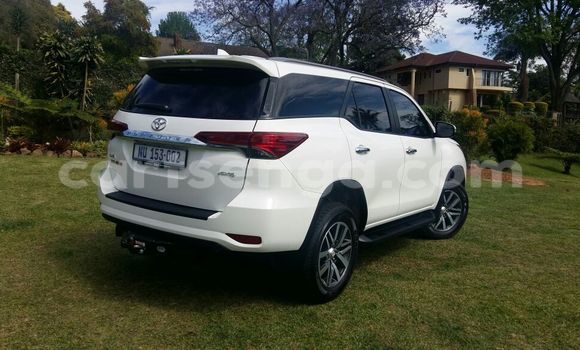 Acheter Occasion Voiture Toyota Fortuner Blanc à Ezulwini, Hhohho Acheter Occasion Voiture Toyota Fortuner Blanc à Ezulwini, Hhohho
