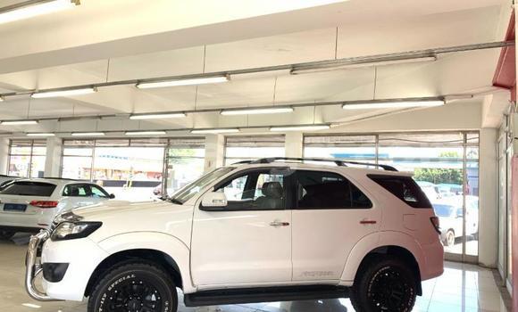 Acheter Occasion Voiture Toyota Fortuner Blanc à Ezulwini, Hhohho Acheter Occasion Voiture Toyota Fortuner Blanc à Ezulwini, Hhohho