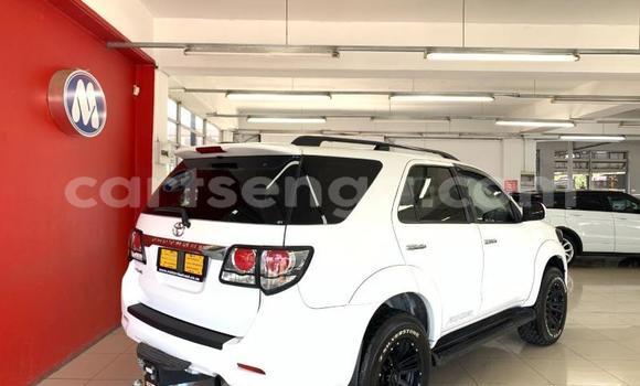 Acheter Occasion Voiture Toyota Fortuner Blanc à Ezulwini, Hhohho Acheter Occasion Voiture Toyota Fortuner Blanc à Ezulwini, Hhohho